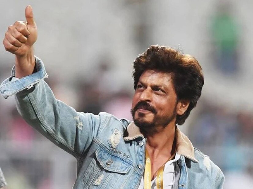 একটি সাক্ষাৎকারে শাহরুখ নিজেই জানিয়েছিলেন, প্রথম দিকে তিনি খুব কম টাকার বিনিময়ে কাজ করতেন৷ এমনকি, একসময় তাঁকে সিনেমা হলে টিকিট বিক্রির চাকরিও নিতে হয়েছিল৷ সেই কাজে তিনি পারিশ্রমিক পেতেন মাত্র ৫০ টাকা৷ 