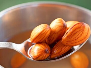 আমন্ড ভিজিয়ে খেতে গিয়ে এই ভুলটি করছেন! শরীরে ঢুকছে 'বিষ'! আরও ক্ষতির আগে সাবধান আমন্ড ভিজিয়ে খেতে গিয়ে এই ভুলটি করছেন! শরীরে ঢুকছে 'বিষ'! আরও ক্ষতির আগে সাবধান