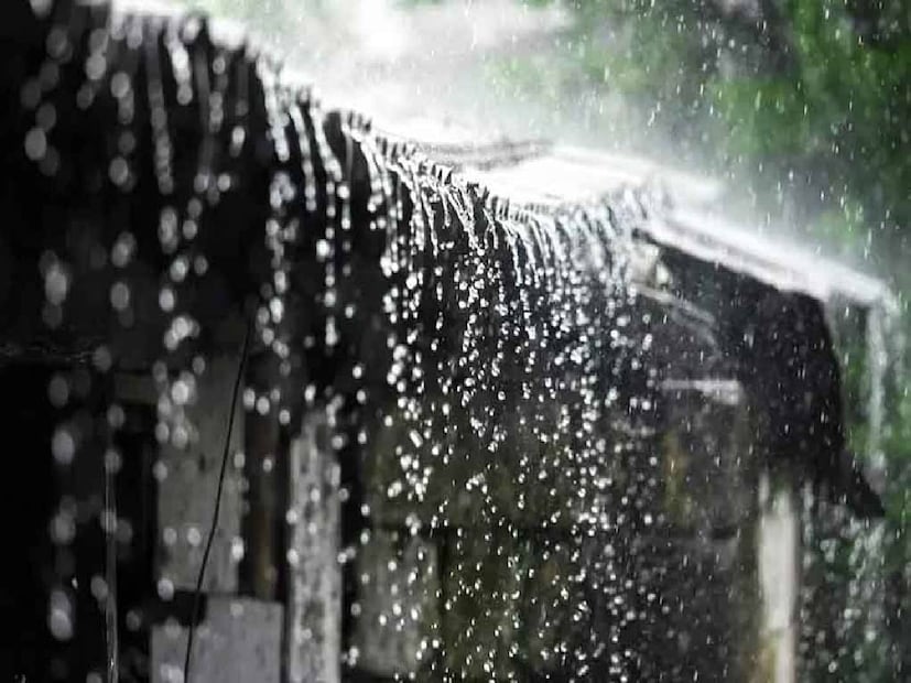 ২৩ ফেব্রুয়ারি উত্তরবঙ্গের উপরের দিকের পাঁচ জেলা - দার্জিলিং, কালিম্পং, জলপাইগুড়ি, আলিপুরদুয়ার, কোচবিহারে বৃষ্টি হতে পারে। এছাড়া, সেদিন মালদা, উত্তর ও দক্ষিণ দিনাজপুরের আবহাওয়া শুষ্ক থাকবে। 