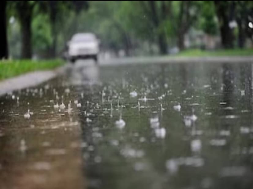 বৃহস্পতিবার এই সব জেলায় জারি থাকবে হলুদ সতর্কতা। এর মধ্যে বীরভূম, মুর্শিদাবাদ এবং নদিয়ায় ৩০ থেকে ৪০ কিমি প্রতি ঘণ্টা বেগে ঝোড়ো হাওয়া বইতে পারে বলে জানা গিয়েছে। 
