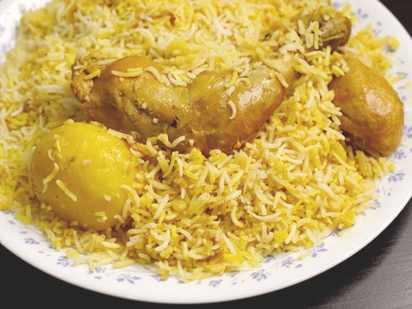 খুব বেশি সোডা জাতীয় পানীয় পান করাও হাড়ের উপর নেতিবাচক প্রভাব ফেলতে পারে। বেশি সোডা এবং চিনিযুক্ত পানীয় পান করলে হাড়ের ঘনত্ব কমে যায় এবং ফ্র্যাকচারের ঝুঁকি বাড়ে। সোডা হাড়ের জন্য ক্ষতিকর। সেপ্টেম্বর ২০১৪-র একটি গবেষণায় দেখা গেছে, যাঁরা বেশি সোডা বা চিনিযুক্ত পানীয় পান করেন তাঁদের হাড় ক্ষয়ের ঝুঁকি বেশি থাকে। 