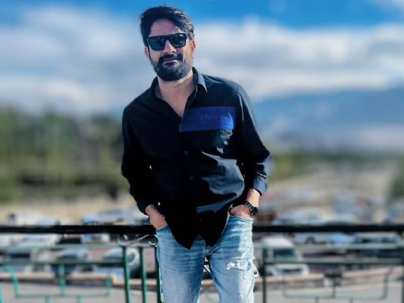 'রইস', 'রাজি', 'অ্যান অ্যাকশন হিরো', 'বাঘি ৩' ছবিতে কাজ করেন জয়দীপ। সব ছবিই বক্স অফিসে ভাল আয় করেছে। এছাড়াও 'বিশ্বরূপম', 'কমান্ডো- এ ওয়ান ম্যান আর্মি', 'আতমা', 'গব্বার ইজ ব্যাক'-এর মতো অনেক ছবিতে কাজ করেন তিনি। বছরের পর বছর ধরে সংগ্রাম করার পর জয়দীপ যে সাফল্যের জন্য অপেক্ষা করছিলেন, তা কেবল ছবি থেকে নয় ২০২০ সালে 'পাতাল লোক' থেকে পেয়েছিলেন।