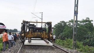 ট্র্যাক নবীকরণে জোর উত্তর পূর্ব সীমান্ত রেলে। ট্র্যাক নবীকরণে জোর উত্তর পূর্ব সীমান্ত রেলে।