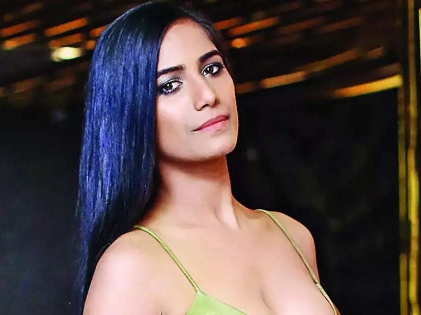 ২৪ ঘণ্টা পেরতেই আচমকা জীবিত অবস্থায় ভিডিও করেন ‘মৃত’ পুনম। পুনম পান্ডের মৃত্যু সংক্রান্ত সব খবর সম্পূর্ণ ভুয়ো। পুনমের ইনস্টাগ্রাম পোস্টের ভিত্তিতে এই খবর করা হয়েছিল। 