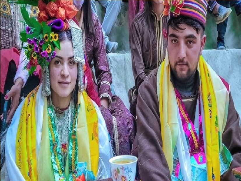 *এই গ্রামের বাসিন্দাদের ব্রোকোপা উপজাতি সদস্য হিসেবে গণ্য করা হয়। বলা হয় এই গ্রামের সদস্যরা আলেকজান্ডারদের সেনাবাহিনীর সদস্যদের বংশধর। সেই সুত্রেই আরিয়ান ভ্যালি ইউরোপের দেশগুলির মধ্যে বিখ্যাত হয়ে ওঠে। সেই কারণেই বিদেশি মহিলারা আলেকজান্ডারের মতো সন্তান লাভের আশায় এই গ্রামে আসেন। সংগৃহীত ছবি। 