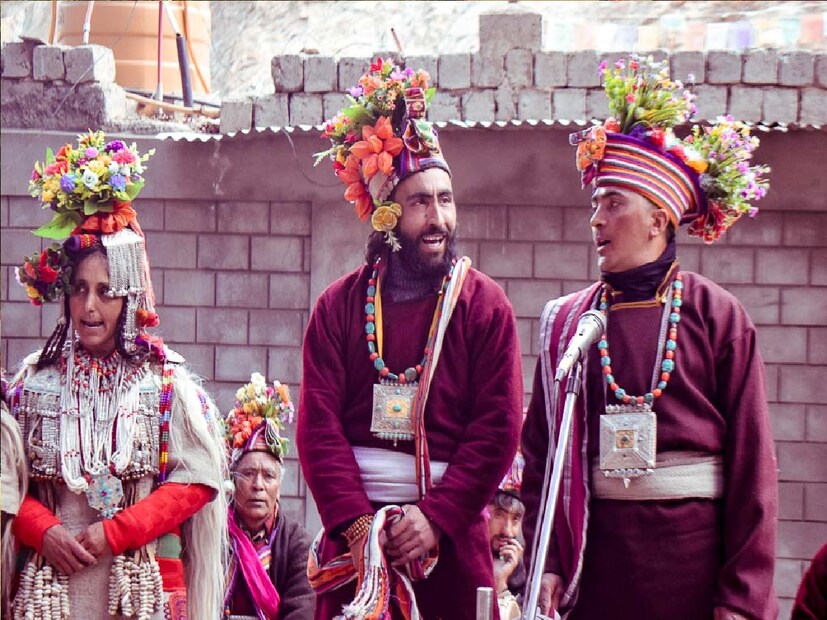 *বিদেশি মহিলাদের দাবি, এই গ্রামের পুরুষদের সঙ্গে সম্পর্কের মাধ্যমে গর্ভবতী হলে তাঁরা আলেকজান্ডারের মতো বীর সন্তানের জন্ম দিতে পারবেন। সংগৃহীত ছবি।