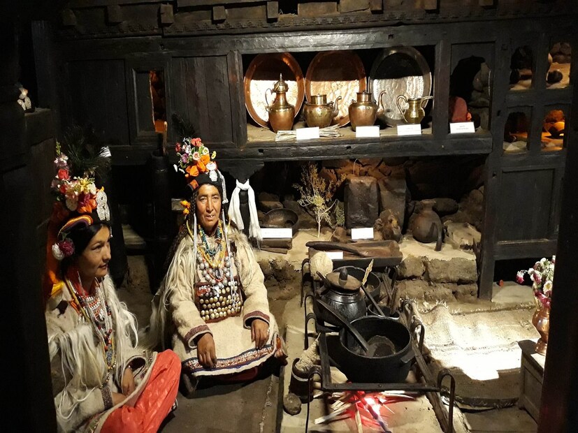 *এই গ্রামে এখনও পুরুষদের কাছে বিদেশি মহিলারা গর্ভবতী হতে আসেন। বিদেশি মহিলাদের দাবি, এই গ্রামের পুরুষদের সঙ্গে সম্পর্কের মাধ্যমে গর্ভবতী হলে তাঁরা বীর সন্তানের জন্ম দেবেন। সংগৃহীত ছবি। 