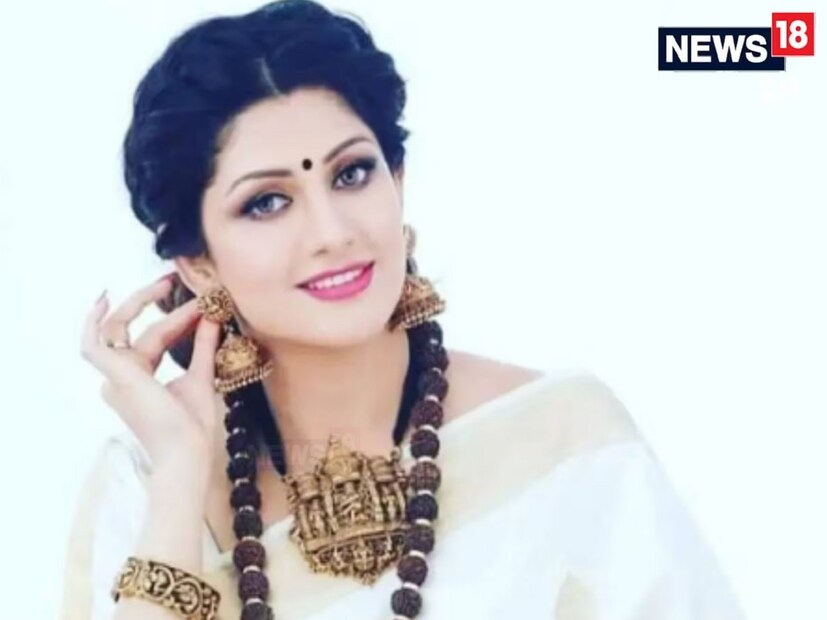 পরিবারের অমতে বিয়ে। তাও আবার রাজ্যের মুখ্যমন্ত্রীকে। সফল অভিনেত্রী থেকে একধাক্কায় কেরিয়ার ধ্বংস। জেডিএস নেতা তথা কর্নাটকের প্রাক্তন মুখ্যমন্ত্রীর ব্যক্তিগত এবং রাজনৈতিক জীবনেও ঘোর সঙ্কট নেমে আসে। রাজ্যবাসী মুখ্যমন্ত্রীর রাজনৈতিক জীবনের চেয়ে তাঁর ব্যক্তিজীবন নিয়ে কাটাছেঁড়া শুরু করেন।