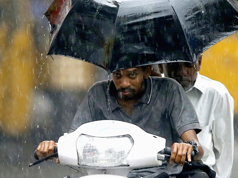 বঙ্গোপসাগরের উপর একটি উচ্চচাপ বলয় তৈরি হয়েছে। আর সেখান থেকেই বঙ্গোপসাগরের জলীয় বাষ্প এ রাজ্যে প্রবেশ করেছে। যার ফলেই বৃষ্টির পরিস্থিতি তৈরি হয়েছে গোটা রাজ্যে। ‌