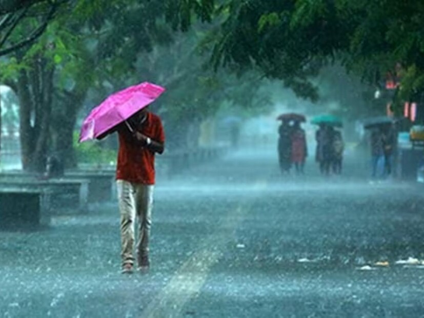 মার্চের শুরু থেকেই কলকাতায় রীতিমত গরম অনুভব করতে শুরু করেছে বঙ্গবাসী। তবে, বৃষ্টি পিছু ছাড়ছে না।