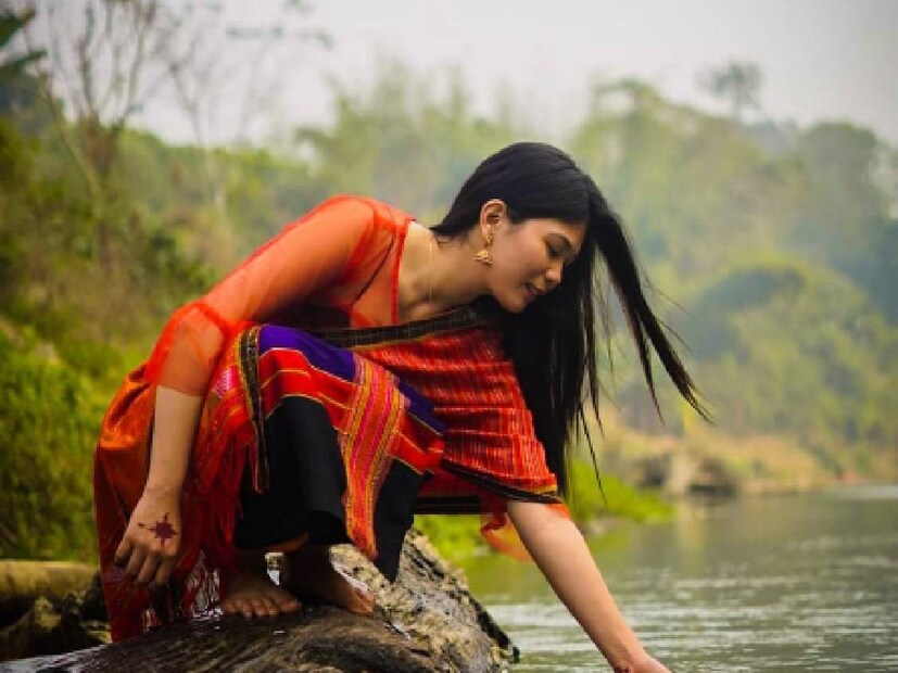 এই কয়েক বছর ধরে তাঁর চিকিৎসার খরচ জোগাতে হিমশিম খেতে হয়েছে রিঙ্কির পরিবারকে। সে কথাও তিনি উল্লেখ করেছেন পোস্টে। তিনি যে অনুদানের সাহায্যে এতটা দূর এগিয়েছেন, তাও জানান রিঙ্কি।