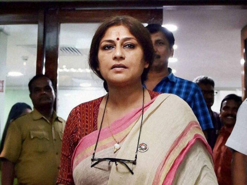 ১৯৯২ সালে রূপা ইঞ্জিনিয়ার ধ্রুব মুখোপাধ্যায়কে বিয়ে করেন। কিন্তু তারপরেই কাজ করা বন্ধ করে দিয়েছিলেন রূপা। মন দিয়ে সংসার করতে চেয়েছিলেন তিনি। বহু বছর আগে টিভি রিয়েলিটি শো ‘সচ কা সামনা’র একটি পর্বে রূপা সেই কঠিন সময়ের কথা তুলে ধরেন। 