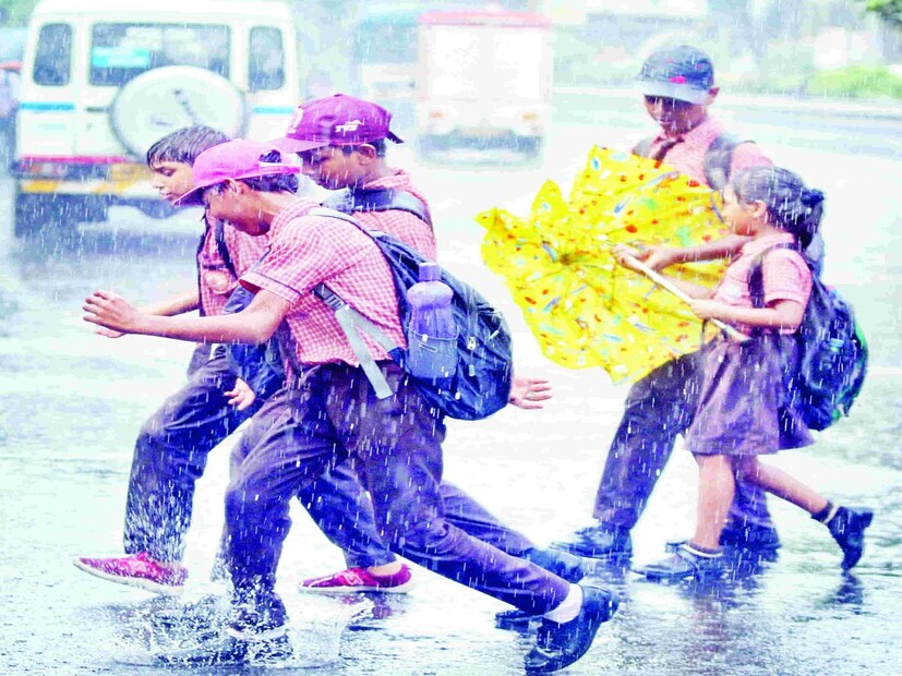 প্রবল বৃষ্টির আশঙ্কা তেলেঙ্গানা এবং বিদর্ভ এলাকায়। ভারী থেকে অতি ভারী বৃষ্টি হবে অন্ধ্রপ্রদেশ, ইয়ানাম, রায়ালসীমা, কর্ণাটক, মধ্যপ্রদেশ এবং মারাঠাওয়াড়াতে।
