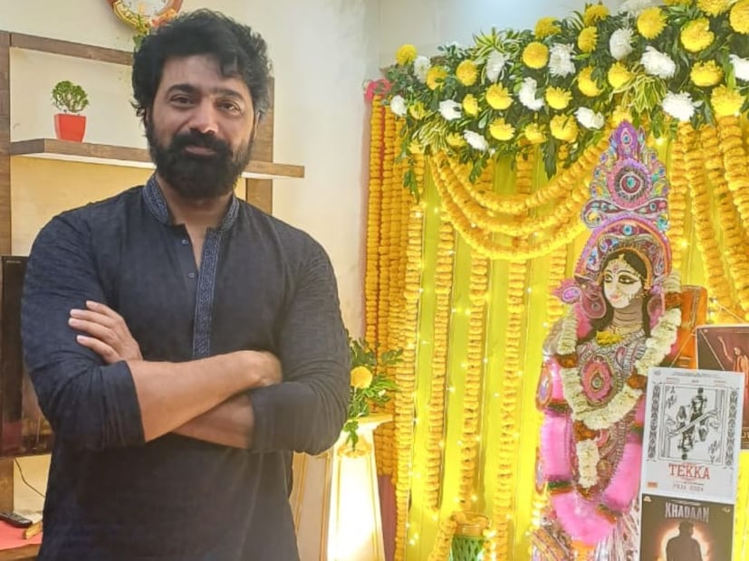 প্রতিবছরের মতো এবারও নিজের অফিসে সাড়ম্বরে সরস্বতী পুজো করলেন অভিনেতা দেব। চলচ্চিত্র জগতের অনেকেই উপস্থিত ছিলেন তাঁর অফিসে। সামনেই শুরু হবে খাদানের শ্যুটিং সেই নিয়ে মা সরস্বতীর কাছে বিশেষ প্রার্থনা করেন দেব।
