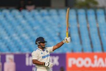 অভিষেক টেস্টে যা কাণ্ড ঘটালেন সরফরাজ খান, দেখলে চোখে জল আসবে আপনারও