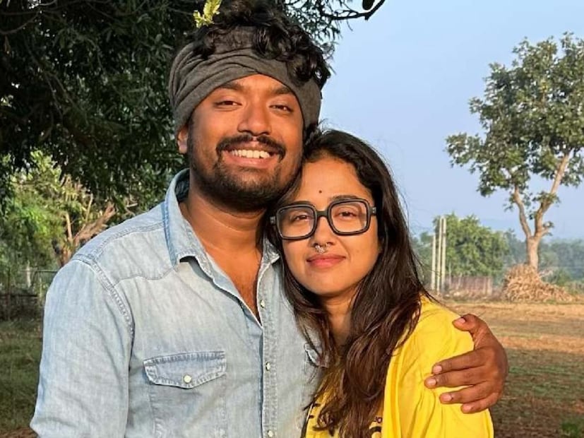 ফের বিয়ের তোড়জোড় টলিপাড়ায়। সাতপাকে বাঁধা পড়ছেন অভিনেত্রী সোহিনী সরকার আর গায়ক শোভন গঙ্গোপাধ্যায়।