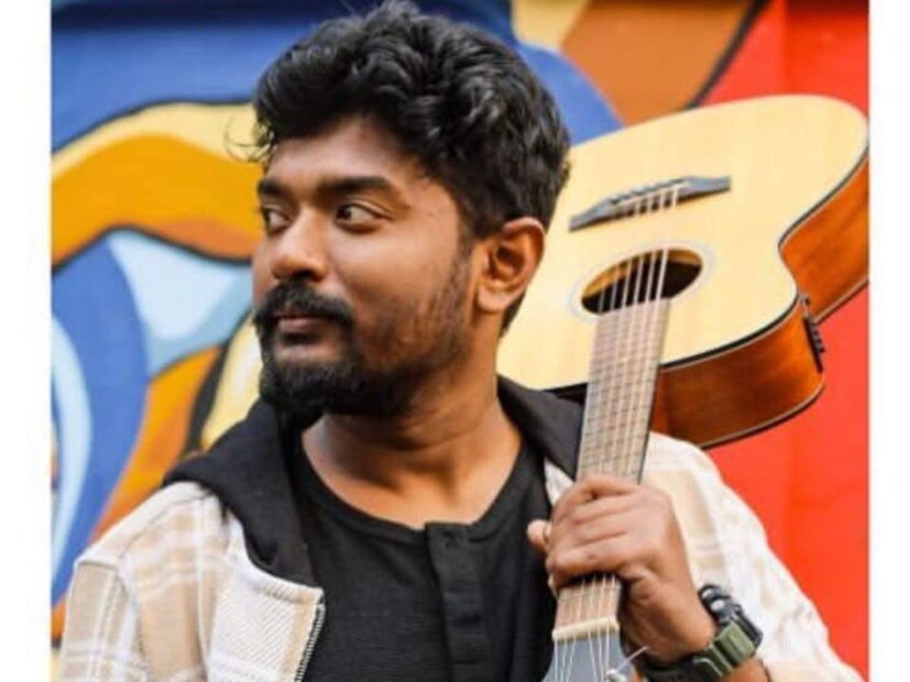 প্রেম নিয়ে রাখঢাক শোভন গঙ্গোপাধ্যায়ের স্বভাবে নেই। ভালবাসা নিয়ে আগাগোড়াই তিনি উদার। তবে স্বস্তিকা দত্তের সঙ্গে প্রেম ভাঙার পর থেকে খানিক যেন হিসেবী হয়ে উঠেছিলেন শোভন। তবে এবার খবর তিনি নাকি সারলেন বাগদান?