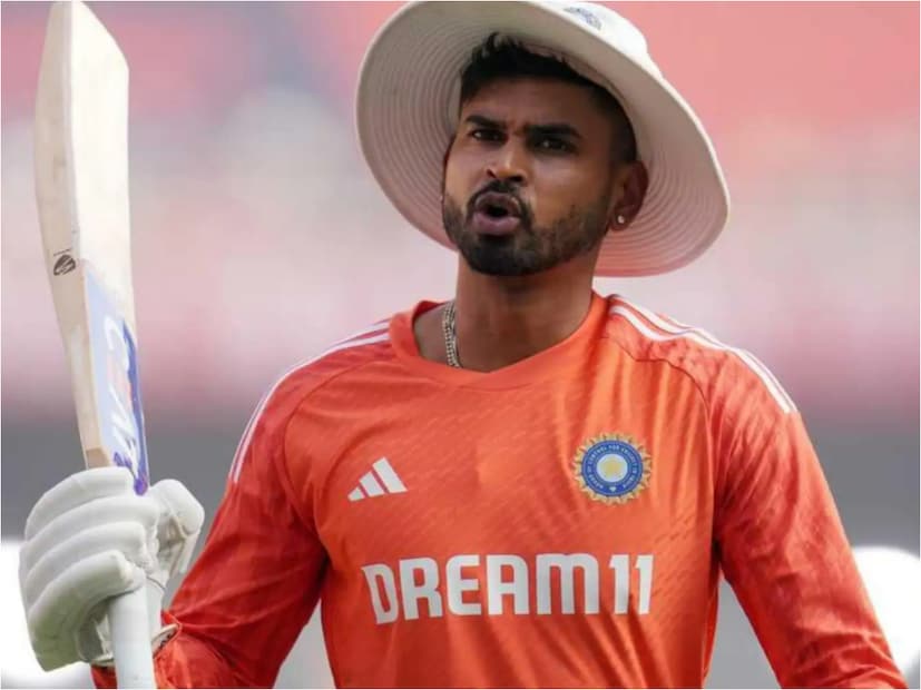 ভারতীয় ক্রিকেট বোর্ডের চুক্তি থেকে বাদ পড়ায় মোটা টাকার ক্ষতি হল দুই ক্রিকেটারের। কারণ গতবারের চুক্তি অনুযায়ী শ্রেয়স আইয়ার ছিলেন বি ক্যাটেগরিতে ও ঈশান কিশান ছিলেন সি ক্যাটেগরতি।  