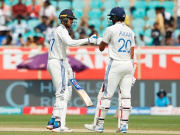 Ind vs Eng: ব্যাটেই দিলেন সমালোচকদের জবাব!কঠিন পরিস্থিতিতে গিলের দুরন্ত শতরান
