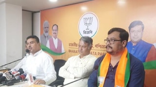 বিজেপিতে ফিরলেন সৌমেন রায় (একেবারে ডানদিকে)৷ বিজেপিতে ফিরলেন সৌমেন রায় (একেবারে ডানদিকে)৷