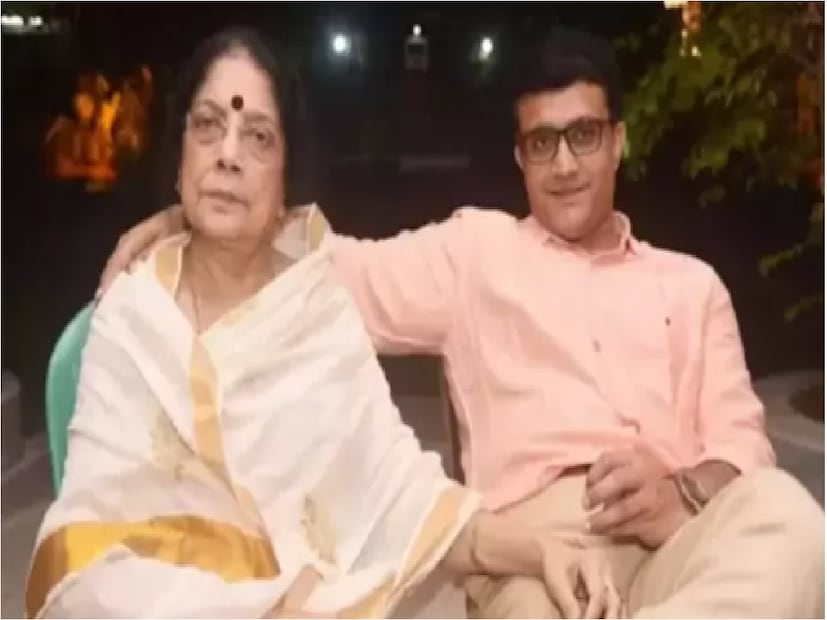 হিমগ্লোবিন স্বাভাবিক মাত্রার থেকে কম রয়েছে, প্ল্যাটিলেটও কম রয়েছে,সামাণ্য জ্বর আছে, তাঁকে পর্যবেক্ষণে রাখা হচ্ছে৷ Photo- Collected