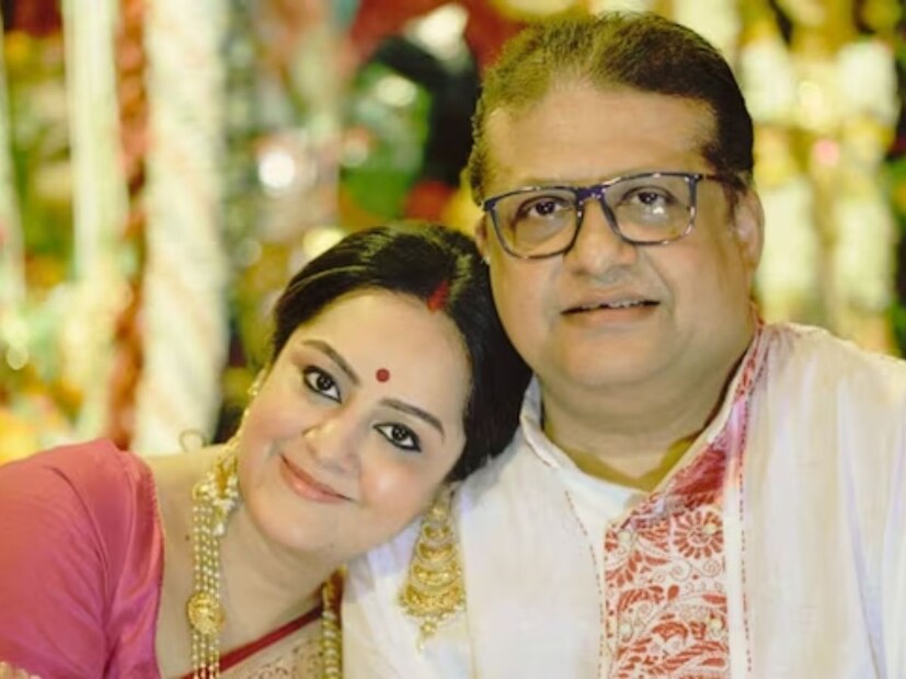 গত অক্টোবরে স্বামী অগ্নিদেব চট্টোপাধ্যায়ের হৃদযন্ত্রে অস্ত্রোপচার হয়েছে। প্রিয় পোষ্যকেও হারিয়েছেন সুদীপা। 