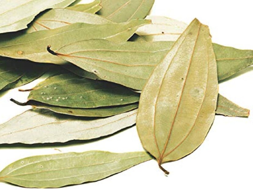 ভিটামিন এ, ভিটামিন বি, অ‍্যান্টি ইনফ্ল‍্যামেটরি গুণে সমৃদ্ধ তেজপাতা একাধিক রোগ থেকে শরীরকে মুক্তি দেয়।