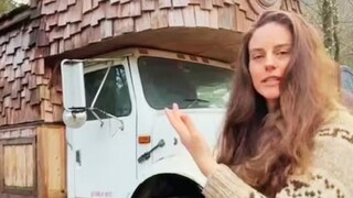 ট্রাকে বাড়ি