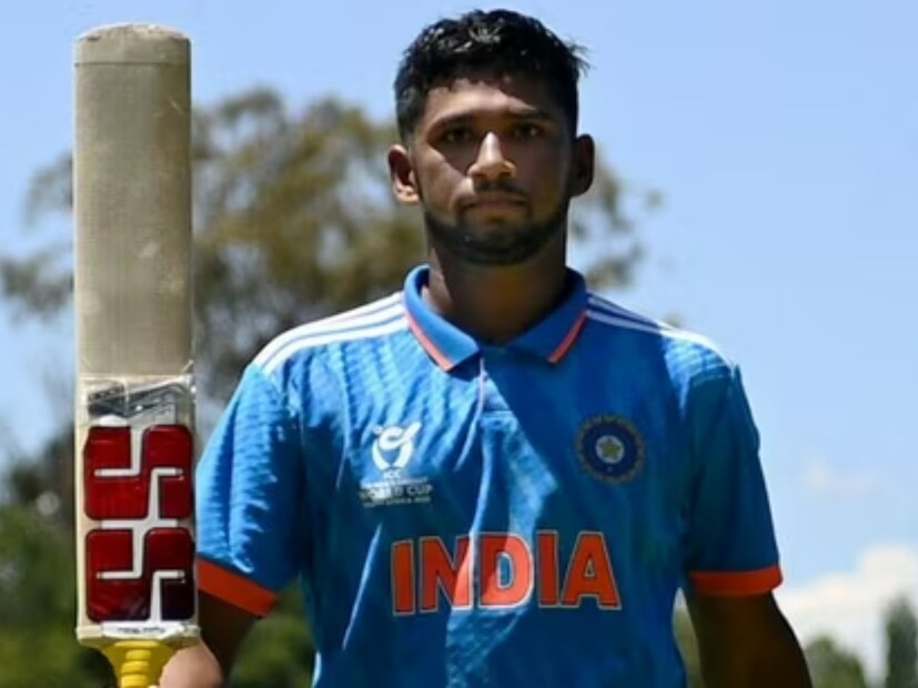 মুশির খান: ভারতীয় অনূর্ধ্ব ১৯ দলের অন্যতম সেরা ব্যাটার। ভারতীয় দলে উদয়েক পর দ্বিতীয় সর্বাধিক রান করেছেন মুশির। রয়েছে ২টি শতরানও। ৬টি ম্যাচে ৬৭ গড় ও ১০১ স্ট্রাইক রেটে ৩৩৮ রান করেছেন তিনি। ফাইনালে মুশির খানের ব্যাট থেকে বড় ইনিংস দেখতে মুখিয়ে রয়েছে ক্রিকেট প্রেমিরা।
