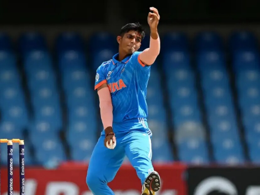 রাজ লিম্বানি: ভারতীয় অনূর্ধ্ব ১৯ দলের বোলিং লাইনে অন্যতম সেরা অস্ত্র রাজ লিম্বানি। প্রতিযোগিতায় দারুণ ছন্দে রয়েছেন তিনি। ইতিমধ্যেই প্রতিযোগিতায় ৮টি ম্যাচ খেলে ৫টি উইকেট রয়েছে তাঁর ঝুলিতে। বোলিংয়ের পাশাপাশি ব্যাটের হাতও খারাপ নয়। ফাইনালেও নিজের ক্যারিশ্মা দেখাতে তৈরি রাজ লিম্বানি।