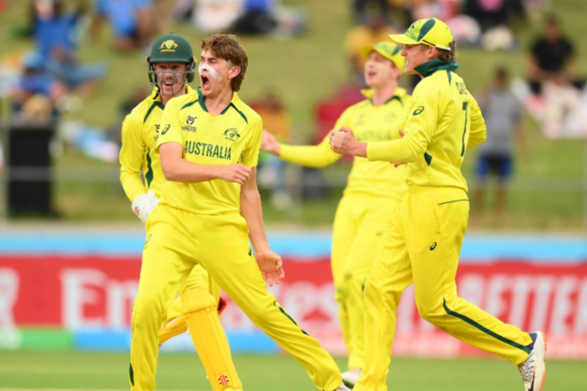 ফাইনালের চাপ নিতে ব্যর্থ! পরপর উইকেট হারিয়ে হারের দোরগোড়ায় ভারত