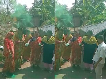  আবির খেলায় মাতলেন জামালপুরের বাসিন্দারা 