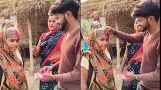 'মা'-এর সিঁথিতে সিঁদুর পরিয়ে দিলেন যুবক, বিয়ের ভাইরাল ভিডিও দেখে নেটদুনিয়ার ক্ষোভ বাঁধ ভাঙল