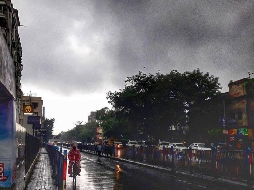 উত্তরবঙ্গে শুক্রবার দার্জিলিং, কালিম্পং, আলিপুরদুয়ার, কোচবিহার ও জলপাইগুড়ি এই পাঁচ জেলায় বজ্রবিদ্যুৎ-সহ হালকা বৃষ্টির সম্ভাবনা। শনি ও রবিবার দার্জিলিং ও কালিম্পংয়ের কিছু এলাকায় দু-এক পশলা হালকা বৃষ্টির সম্ভাবনা।