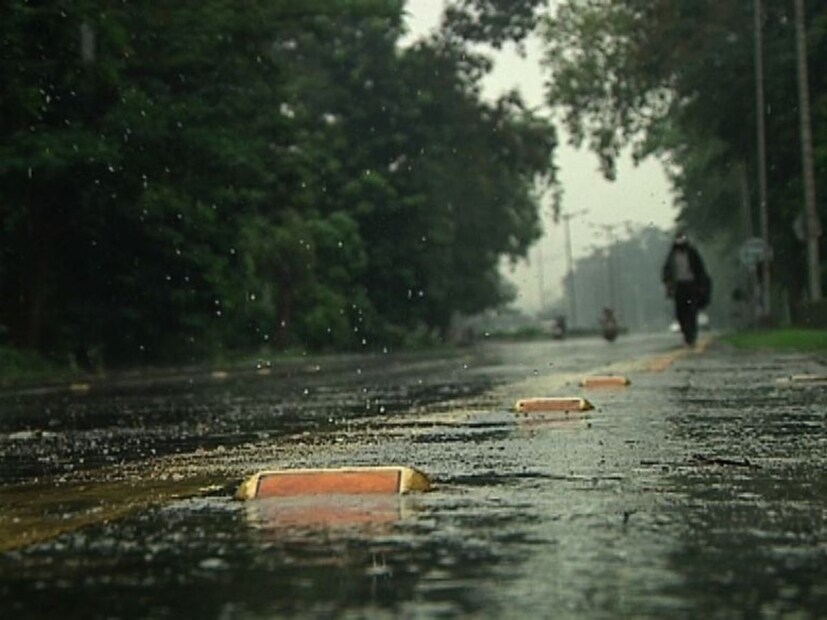 উত্তরবঙ্গের শুধুমাত্র পার্বত্য এলাকায় হালকা বৃষ্টির সম্ভাবনা। শনিবার থেকে আবহাওয়ার পরিবর্তন। ফের বৃষ্টি বাড়তে পারে রবিবার।