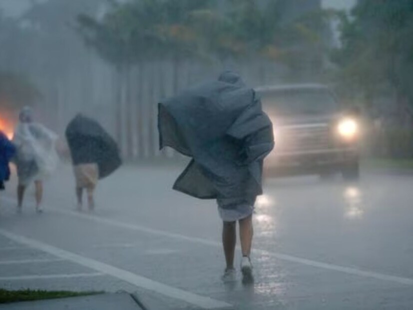 Bengal Rain Alert: উত্তরপ্রদেশে ঘূর্ণাবর্ত মধ্য ভারত থেকে পূর্ব ভারতের উপর অক্ষরেখা তৈরি হবে। এর প্রভাবে মধ্য ভারত ও পূর্ব ভারতের বিহার ও ঝাড়খণ্ডে বৃষ্টির প্রভাব পড়তে পারে বাংলায়।