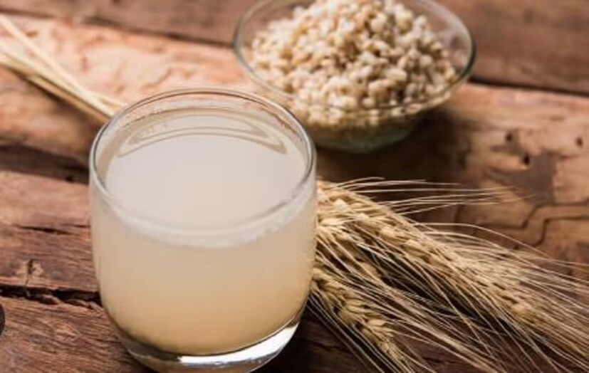 বার্লি জলে আছে ভিটামিন সি, সেলেনিয়ামের মতো অ্যান্টি অক্সিড্যান্ট। ফলে ব্লাড সুগারের মাত্রা নিয়ন্ত্রণ করে অক্সিডেটিভ ক্ষতি নিয়ন্ত্রণ করে। 