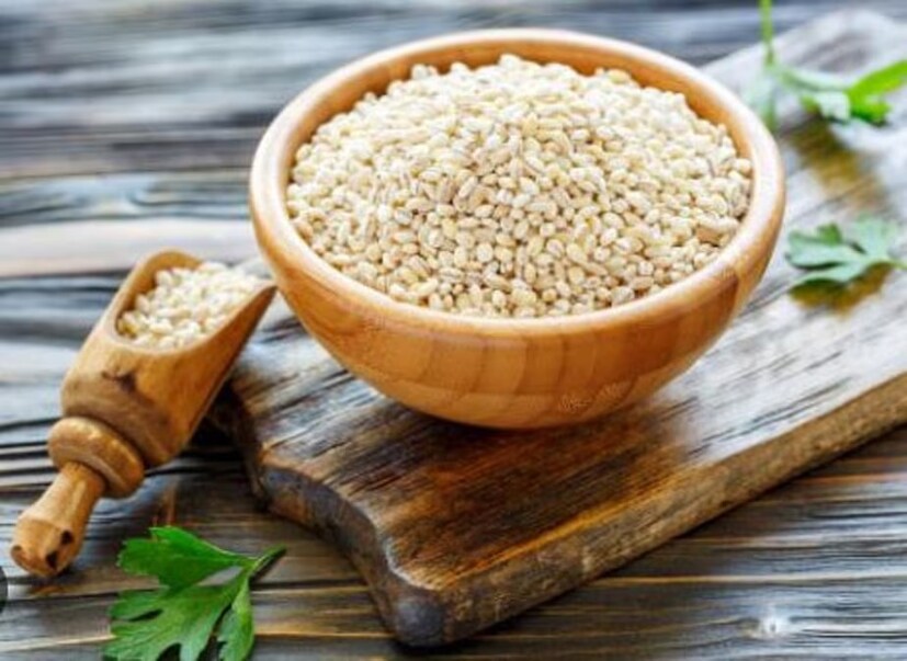 বার্লিতে প্রচুর পরিমাণে সল্যুবল ফাইবার আছে। এই উপাদান গ্লুকোজ শোষণের মাত্রা কম করে। ফলে ব্লাড সুগার নিয়ন্ত্রিত হয়। তাই মধুমেহ থাকলে ডায়েটে বার্লি জল রাখতে ভুলবেন না।