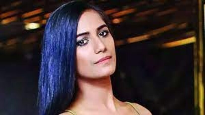 সার্ভিকাল ক্যানসারের প্রথম লক্ষণ অতিরিক্ত যোনি রক্তপাত। অতিরিক্ত পিরিয়ডস হলে বা দীর্ঘদিন ধরে পিরিয়ডস হলে এই রোগ দেখতে পাওয়া যায়।