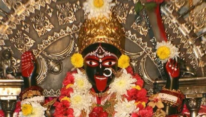 বিবাহিতা মহিলারা রটন্তী দেবীকে নিবেদন করুন সিঁদুর ও আলতা। আপনার সংসারের মঙ্গল হবে।