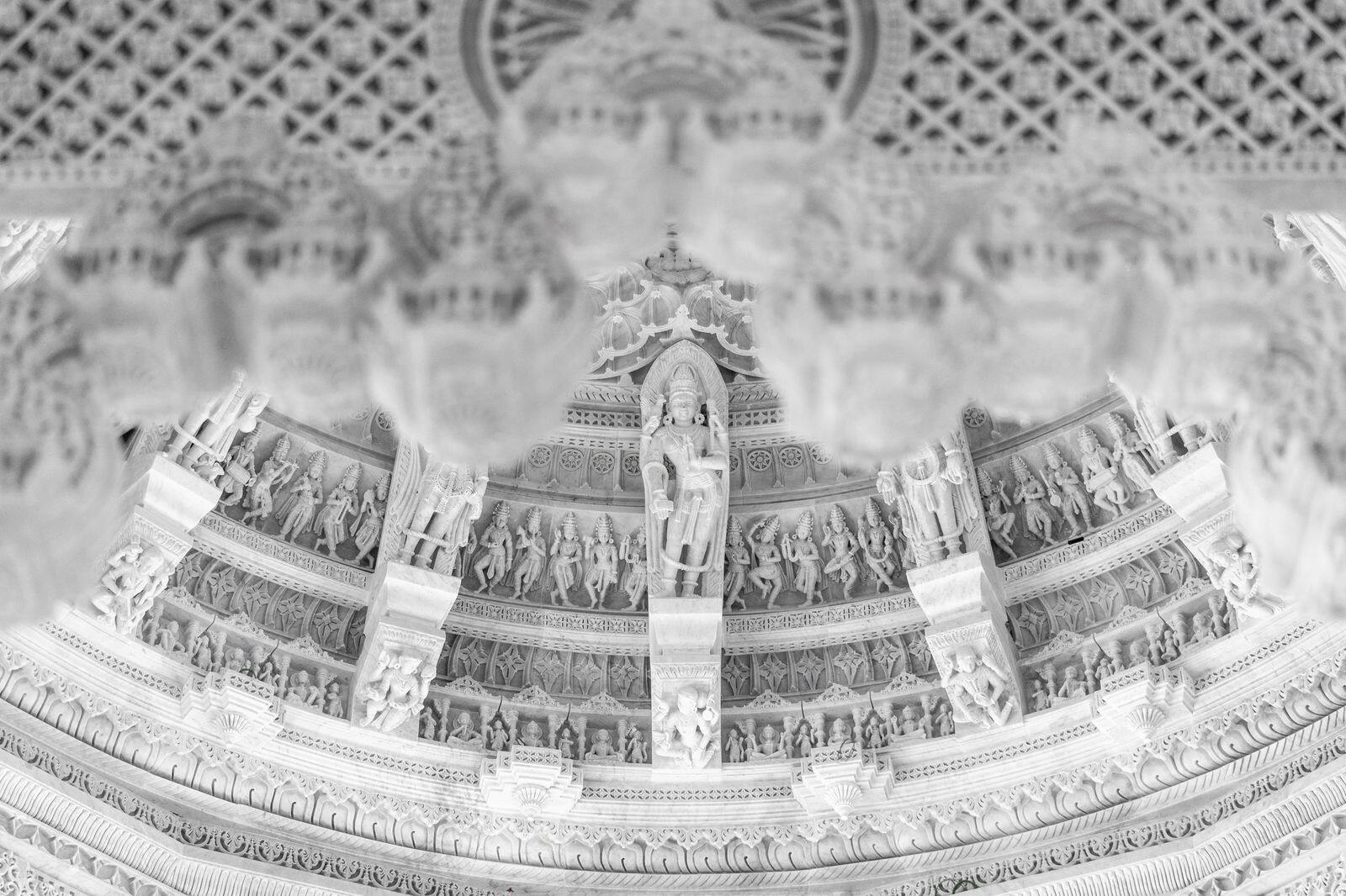 মন্দিরের অন্দরসজ্জা