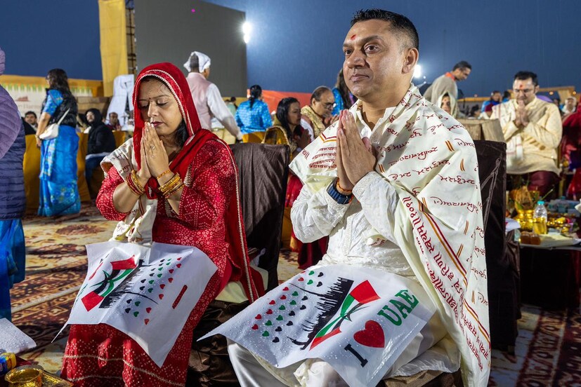 সংযুক্ত আরব আমিরশাহির আবুধাবির কাছে অবস্থিত আবু মুরেইখা এলাকায় তৈরি হয়েছে বিএপিএস-এর এই হিন্দু মন্দির। ভারতের বাইরে যে সকল মন্দির রয়েছে, সেগুলির মধ্যে সর্ববৃহৎ হল এটি।