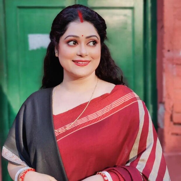 পিঙ্কির সঙ্গে আইনি বিচ্ছেদ শেষ। শোনা যায় তাঁর প্রেমিকা শ্রীময়ী চট্টরাজ। কিন্তু অনেকেই জানেন না, কাঞ্চন মল্লিকের প্রথম স্ত্রী কে। টিভিতে হয়তো রোজ দেখেন, কিন্তু এ পরিচয় অজানা। কাঞ্চনের প্রথম স্ত্রী অনিন্দিতা দাস।