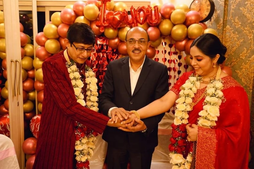 ভ্যালেন্টাইন্স ডে-তে তৃতীয় বার বিয়ে করেছেন কাঞ্চন। জল্পনা ও গুঞ্জনের অবসান ঘটিয়ে নতুন জীবন শুরু করলেন তিনি এবং শ্রীময়ী।