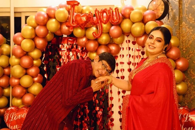 প্রাক্তন  স্ত্রী পিঙ্কির সঙ্গে ডিভোর্সের কথা প্রকাশ্যে আসার দিন দুয়েকের মধ্যে বিয়ে সেরে নিলেন কাঞ্চন ও শ্রীময়ী৷ কেন এত তাড়াহুড়ো করে আইনি মতে বিয়ে সারলেন তারকা তা নিয়ে জল্পনা তুঙ্গে৷