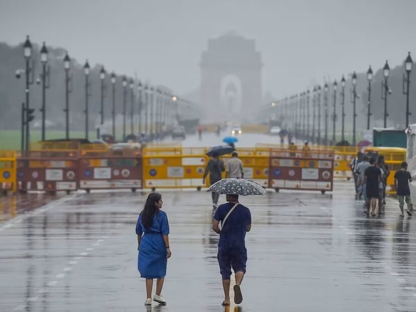 মঙ্গলবার সাত সকালে বৃষ্টি রাজধানীতে৷ এদিন দিল্লি এবং সংলগ্ন এনসিআর-এ বৃষ্টি হয়৷ আবহাওয়া দফতরের পূর্বাভাস, আজ পরেও বৃষ্টি হতে পারে৷