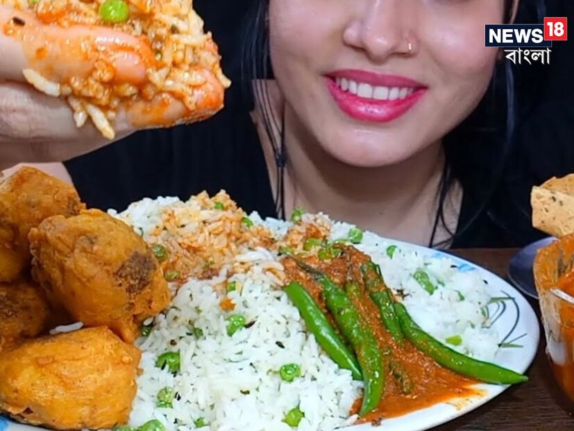 খাবারে মন নেই- ফোন-টিভি দেখতে দেখতে খাওয়ার হয়তো মজা আছে, কিন্তু ক্ষতিকারক। পুষ্টিবিদ অপূর্ব আগরওয়ালের কথায়, টেলিভিশন দেখার সময় মন থাকে না খাবারে। ফলে কতটা খাবার খাওয়া হল, কী কী খাওয়া হল, সে বিষয়ে ধারণাই তৈরি হয় না।