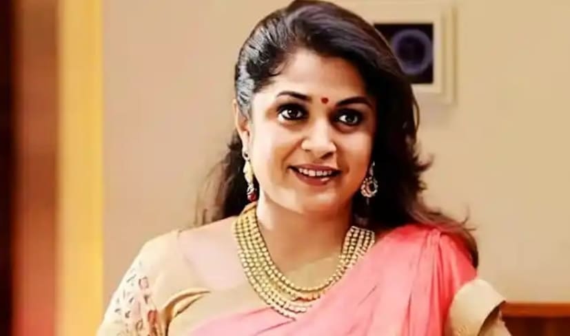 মিডিয়া রিপোর্ট অনুসারে, সেটে একসঙ্গে কাজ করার সময়েই রাম্যা এবং রবি কুমার একে অপরের খুব ঘনিষ্ঠ হয়ে পড়েছিলেন।ঘনিষ্ঠতা এমন পর্যায়ে পৌঁছেছিল যে বিয়ের আগেই গর্ভবতী হয়ে পড়েছিলেন অভিনেত্রী৷ তবে শেষ পর্যন্ত পরিচালককে বিয়ে করেননি কিন্তু তবুও দুজনেই একে অপরকে ডেট করেন। 