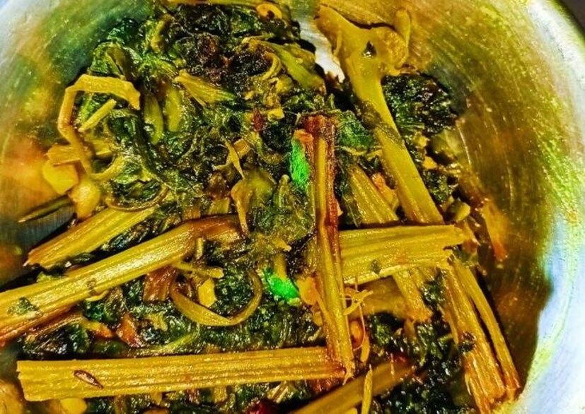 শরীর ঠান্ডা রাখেঃলাউ শাক শরীরের তাপমাত্রা নিয়ন্ত্রণের মাধ্যমে শরীর ঠান্ডা রাখে। একই সঙ্গে এই শাক মস্তিষ্কও ঠান্ডা রাখে। ফলে উত্তেজনা ও রাগ নিয়ন্ত্রণে থাকে। আবার এই শাক ঘুমের সমস্যাও দূর করে। ফলে অনিদ্রা রোগীদের জন্য লাউ শাক আদর্শ একটা খাবার।