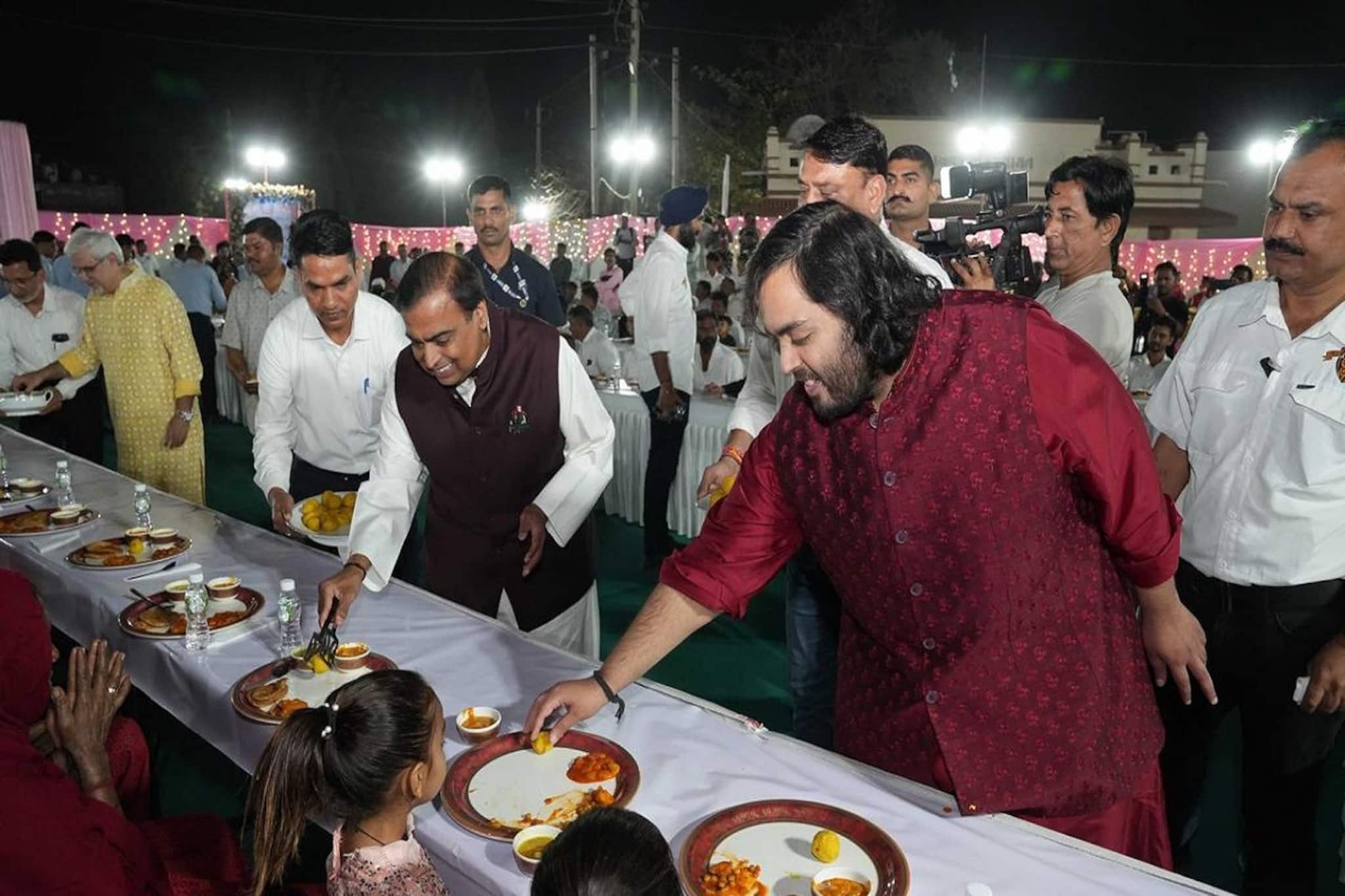জামনগরে ‘অন্ন সেবা’ দিয়ে শুরু অনন্ত ও রাধিকার প্রাক-বিবাহ উদযাপন